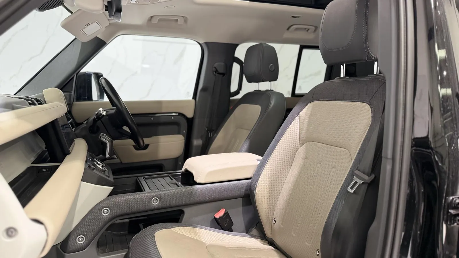 2021 Land Rover Defender 110 — photograph 11 of 57