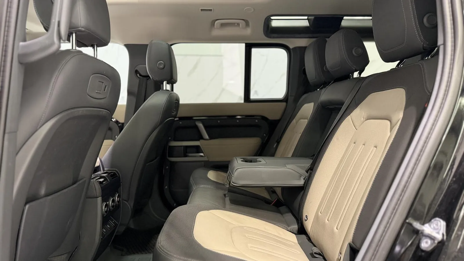 2021 Land Rover Defender 110 — photograph 12 of 57