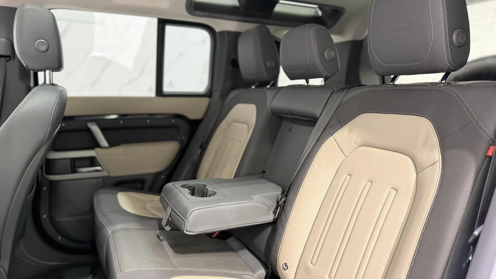 2021 Land Rover Defender 110 — photograph 13 of 57