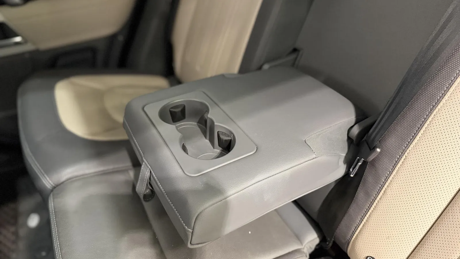 2021 Land Rover Defender 110 — photograph 15 of 57