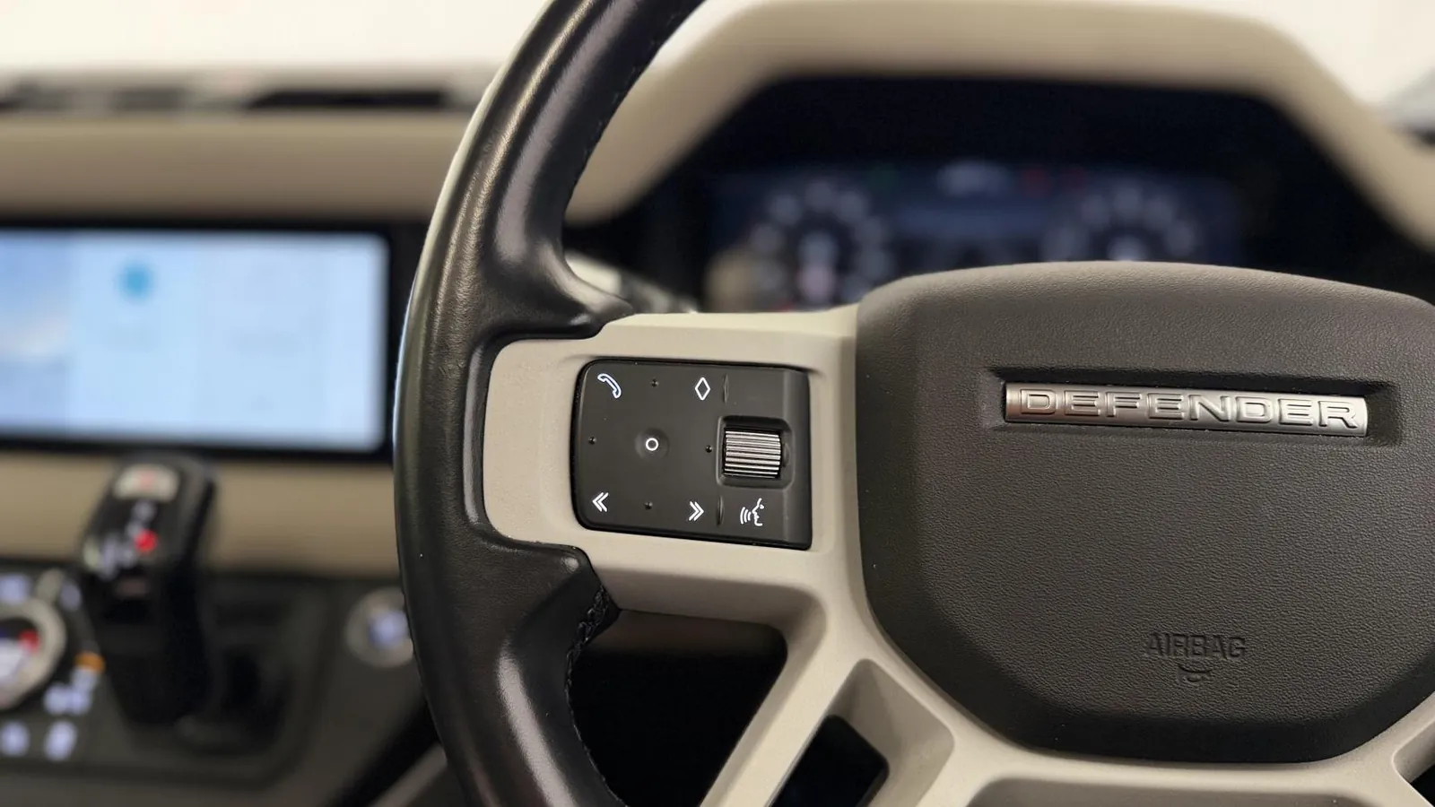 2021 Land Rover Defender 110 — photograph 16 of 57