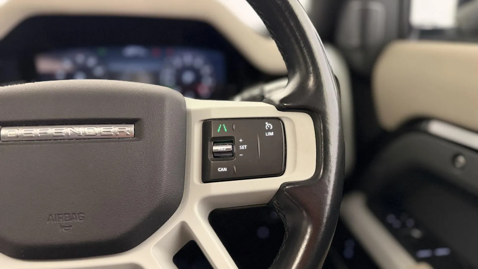 2021 Land Rover Defender 110 — photograph 17 of 57