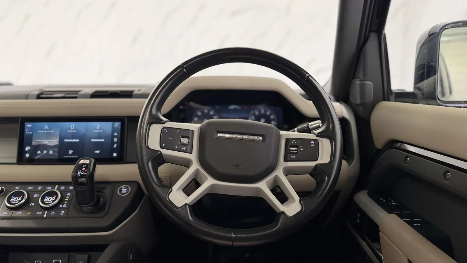2021 Land Rover Defender 110 — photograph 18 of 57