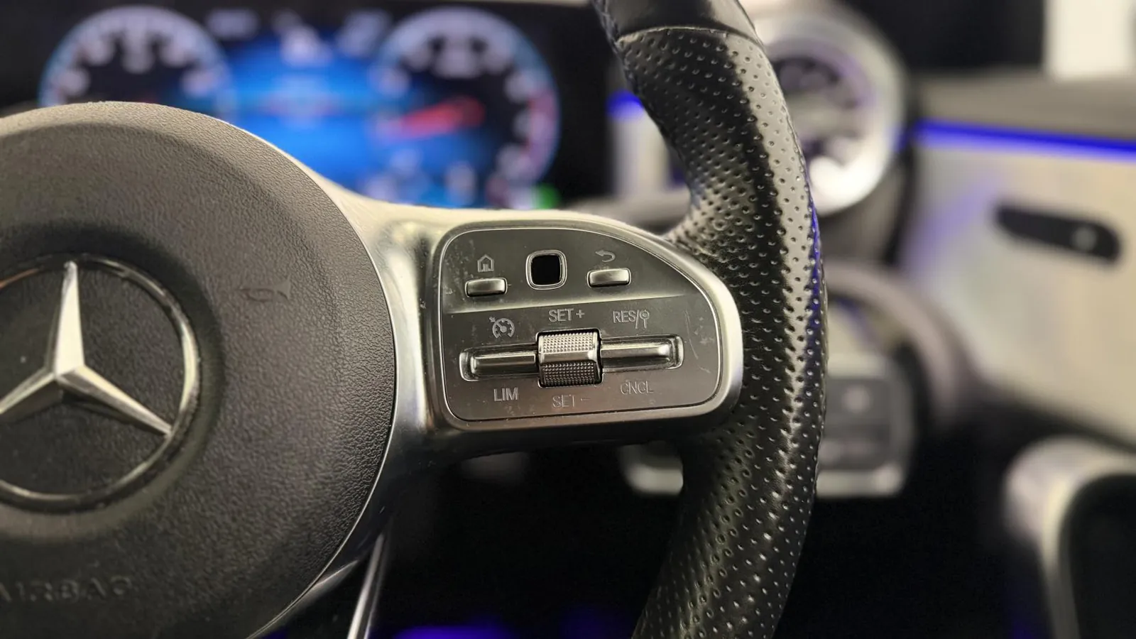2022 Mercedes-Benz CLA — photograph 14 of 41