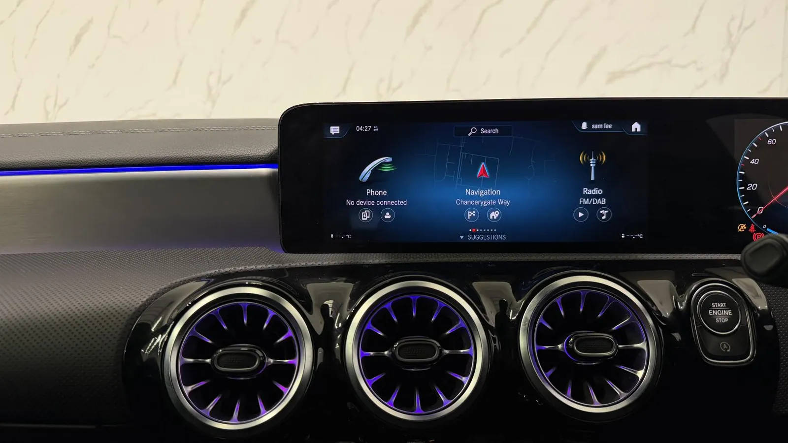 2022 Mercedes-Benz CLA — photograph 17 of 41