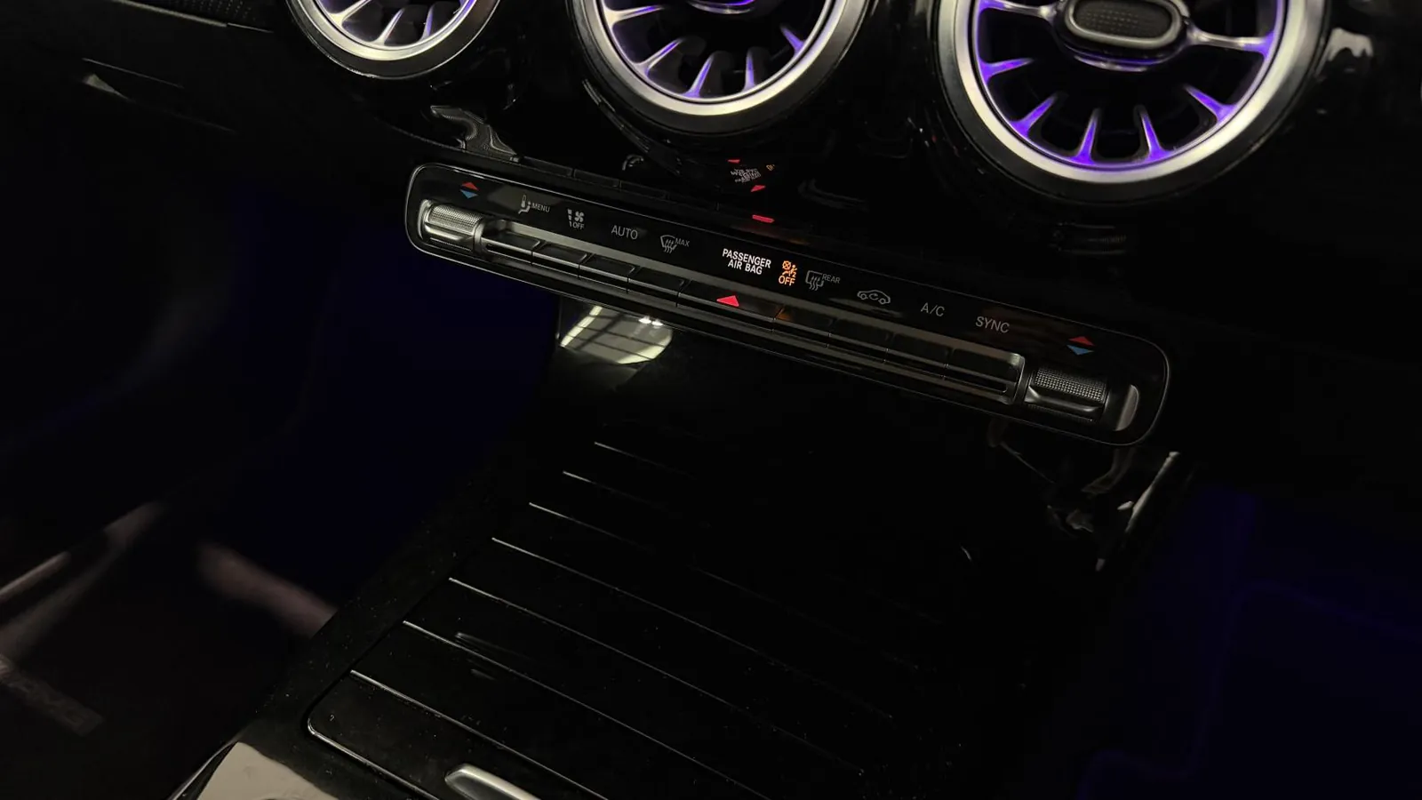 2022 Mercedes-Benz CLA — photograph 18 of 41