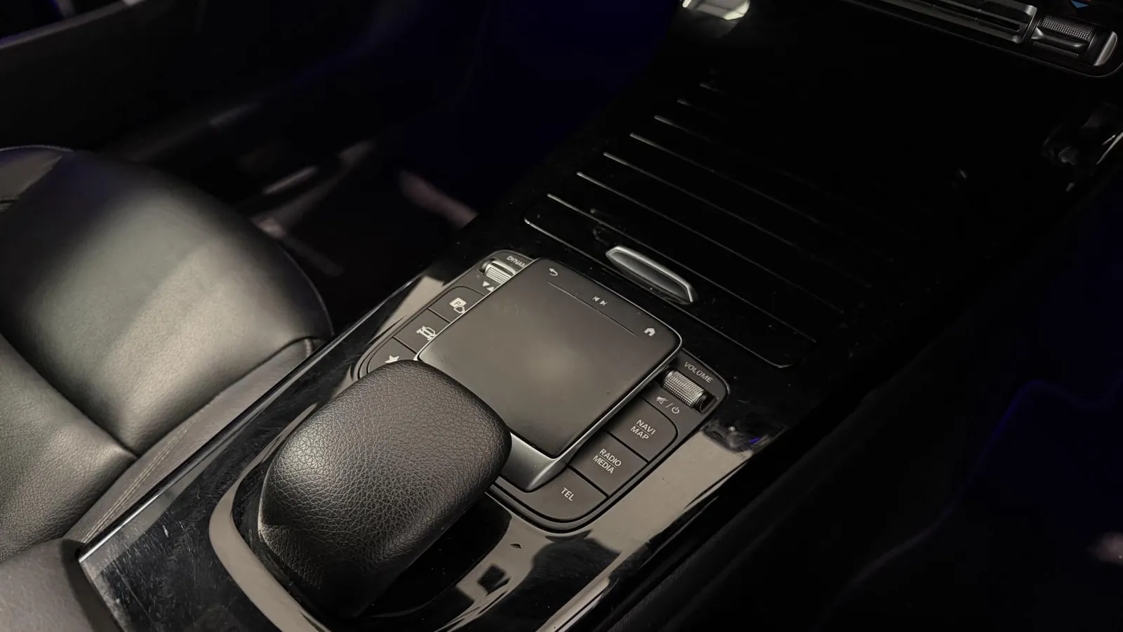 2022 Mercedes-Benz CLA — photograph 19 of 41