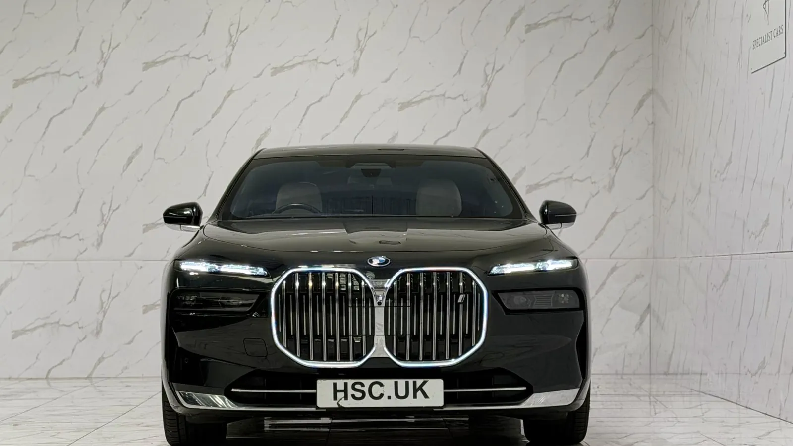 2023 BMW i7 — Head-on view of the grille and headlights
