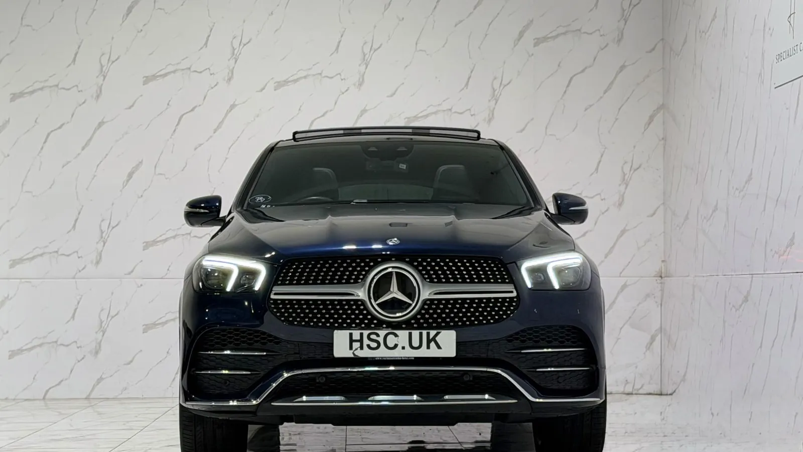 2021 Mercedes-Benz GLE — Head-on view of the grille and headlights