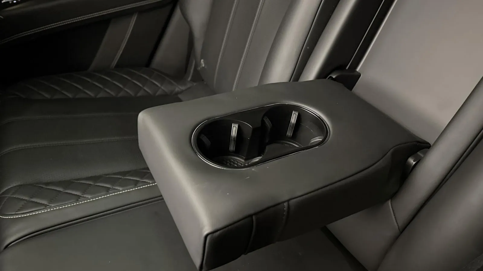 2019 Bentley Bentayga — photograph 11 of 41