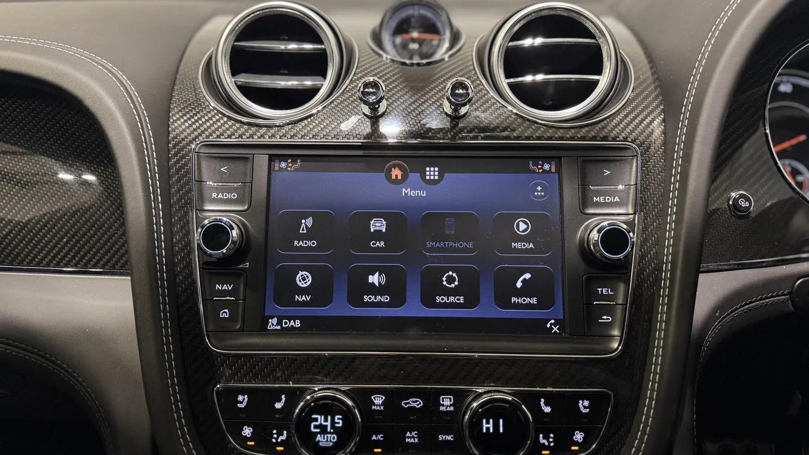 2019 Bentley Bentayga — photograph 13 of 41