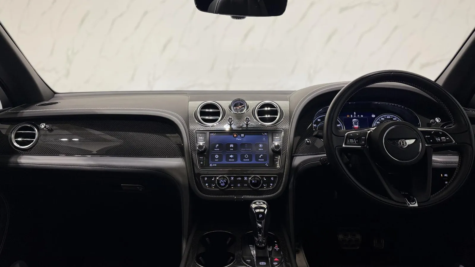 2019 Bentley Bentayga — photograph 17 of 41