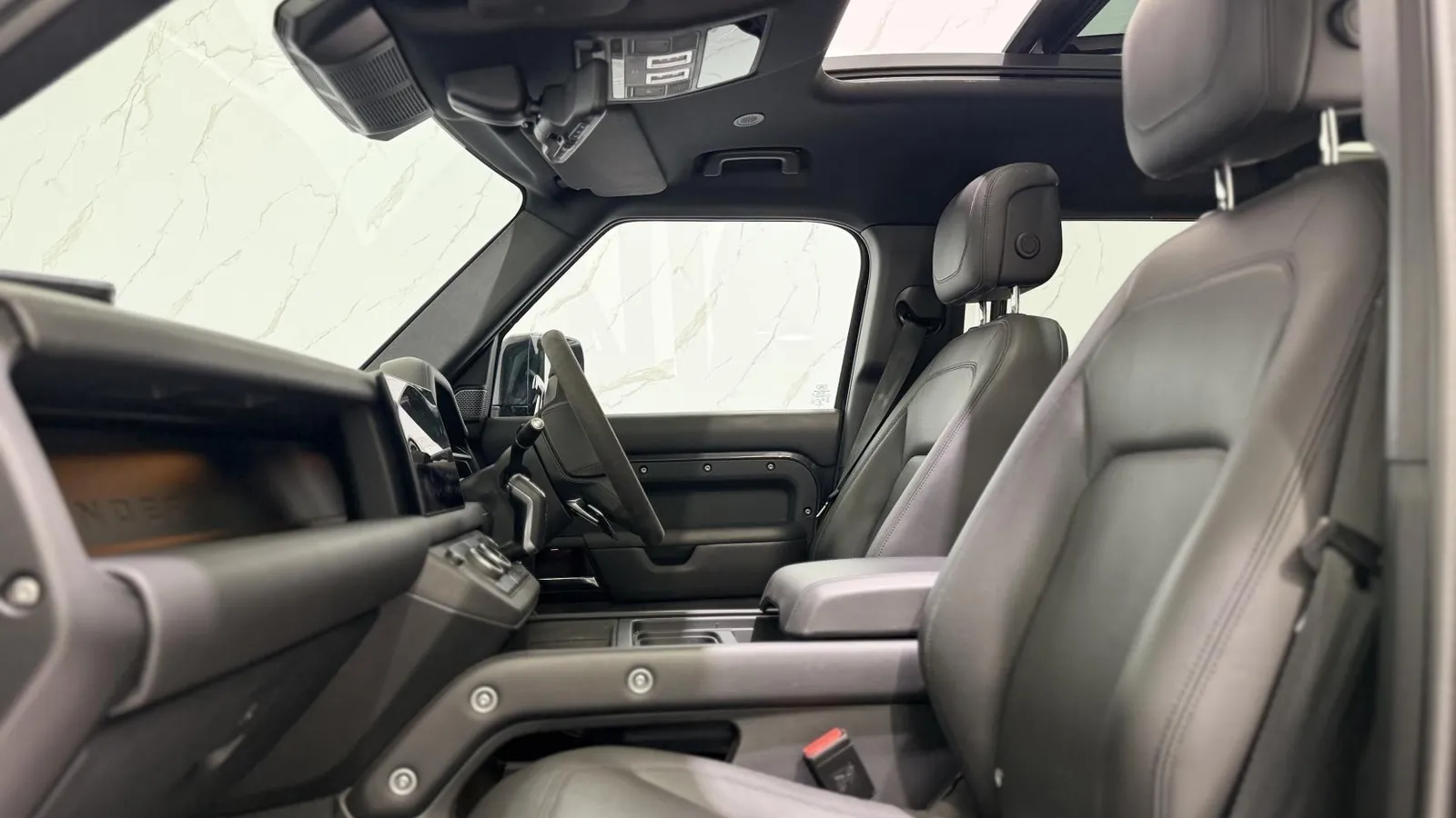 2022 Land Rover Defender 110 — photograph 11 of 53