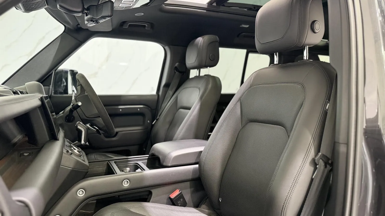 2022 Land Rover Defender 110 — photograph 12 of 53