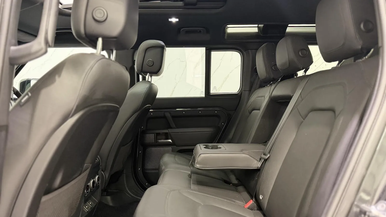2022 Land Rover Defender 110 — photograph 13 of 53