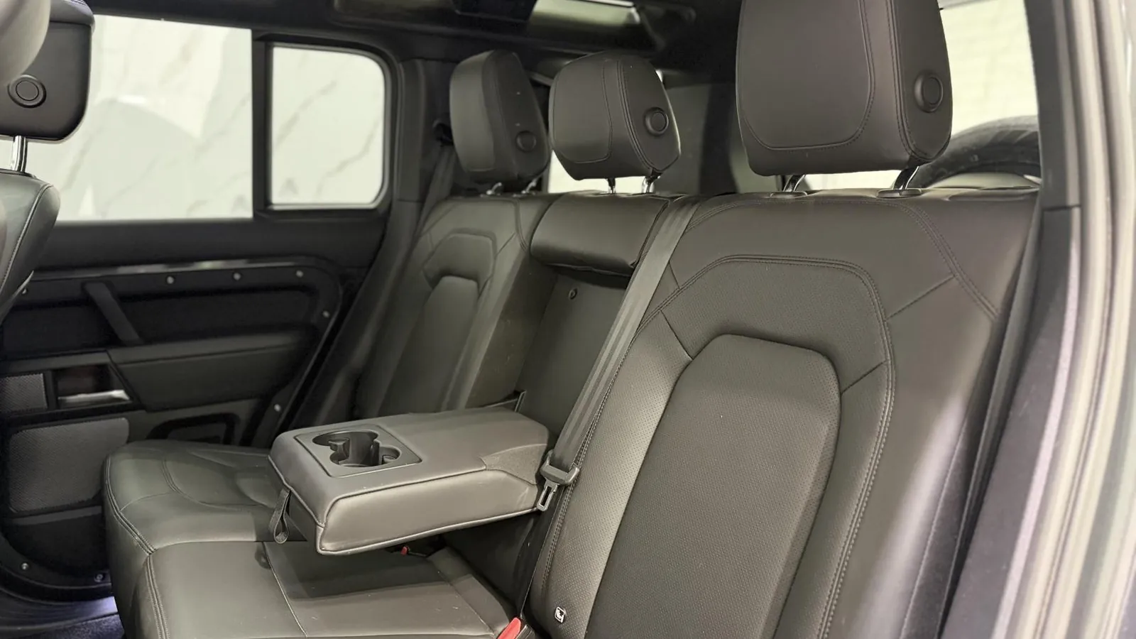2022 Land Rover Defender 110 — photograph 14 of 53