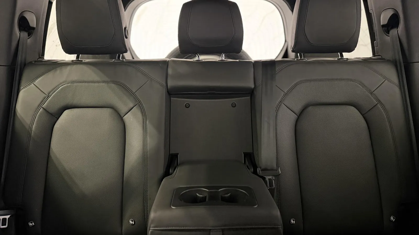 2022 Land Rover Defender 110 — photograph 15 of 53