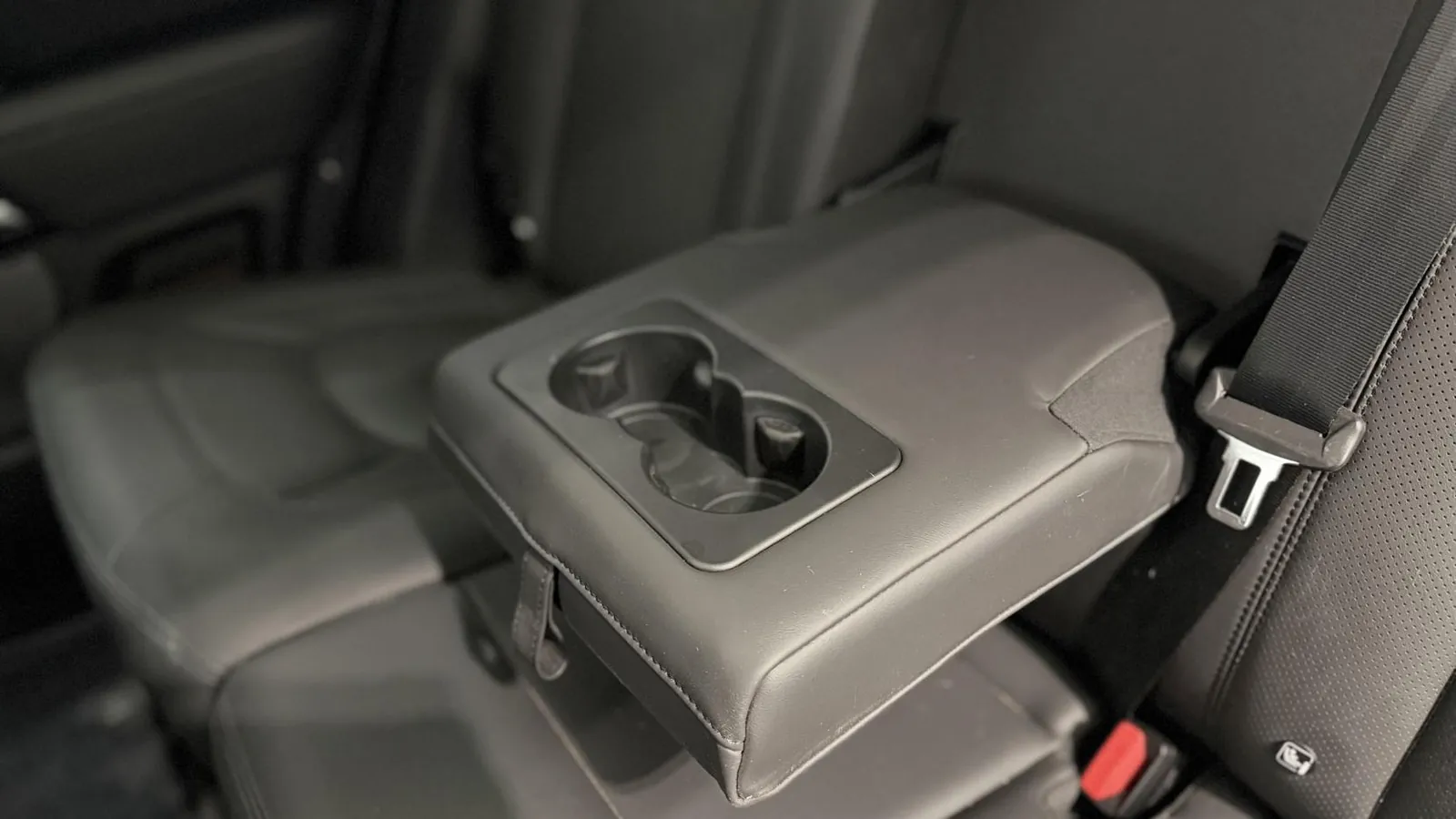 2022 Land Rover Defender 110 — photograph 16 of 53