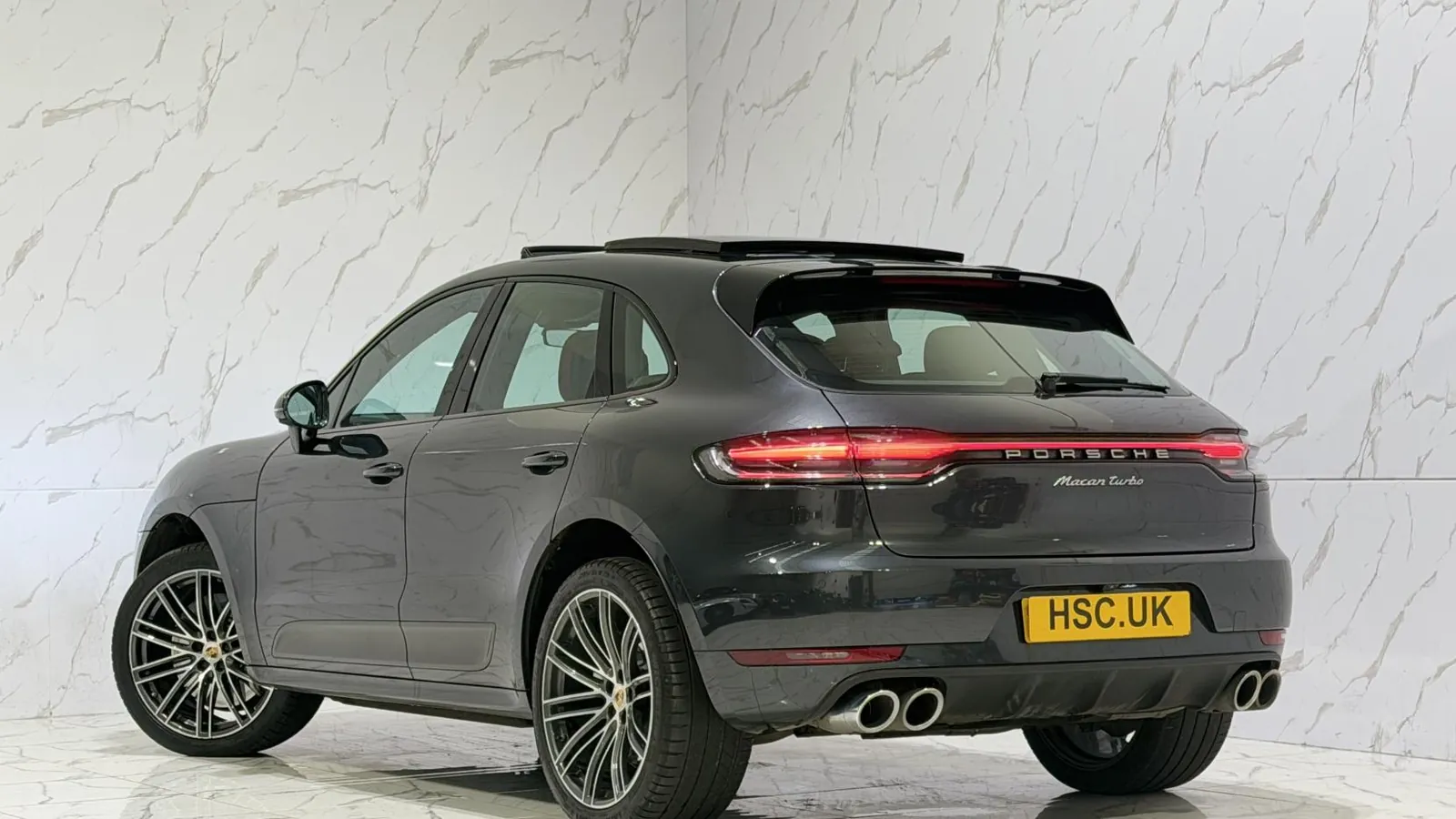 2019 Porsche Macan — photograph 11 of 51