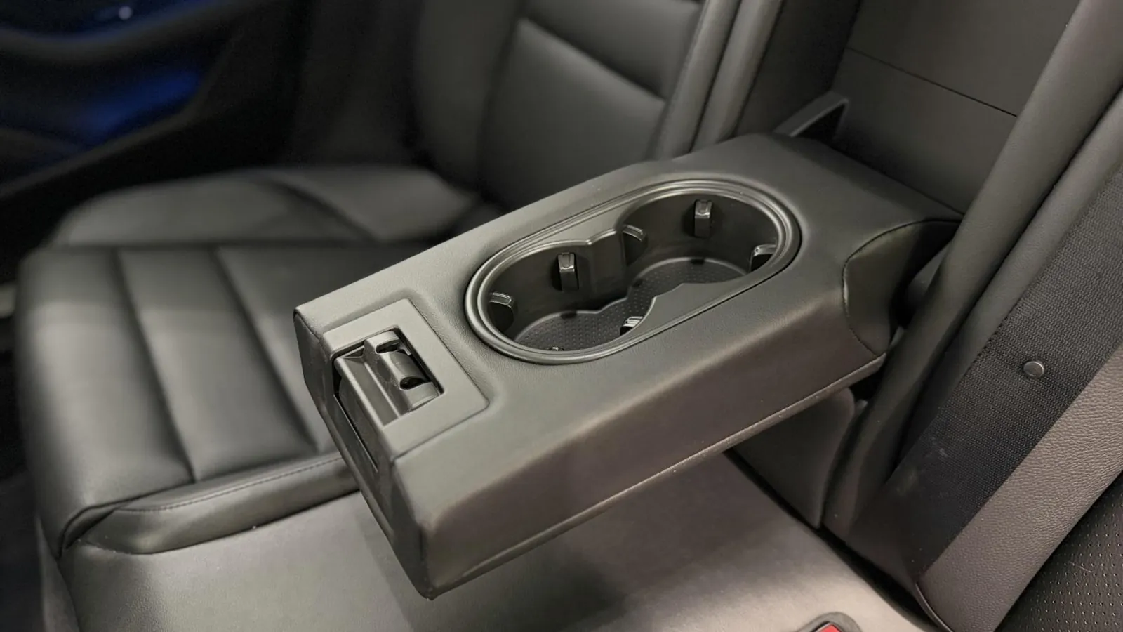 2020 Porsche Taycan — photograph 16 of 49
