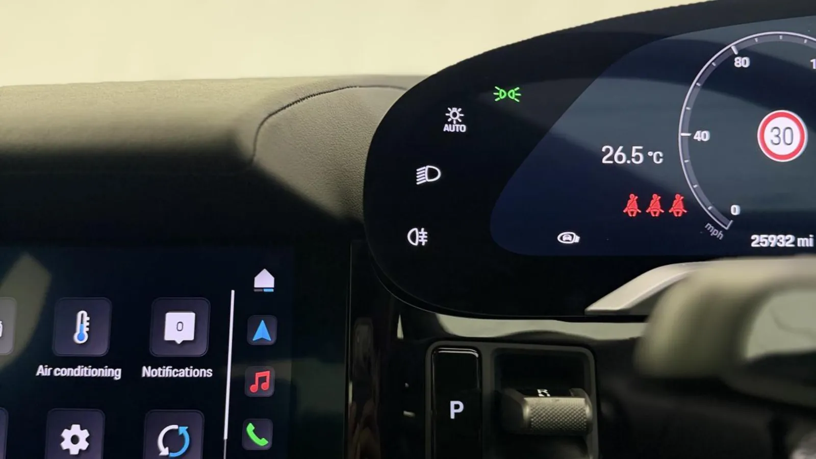 2020 Porsche Taycan — photograph 18 of 49