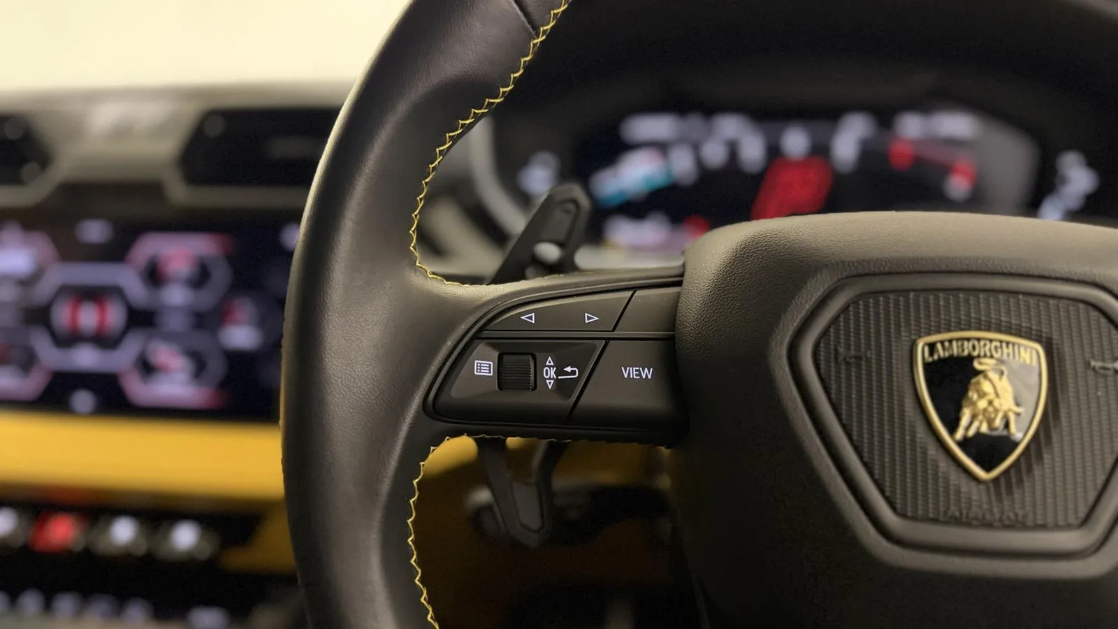 2025 Lamborghini Urus — Steering wheel and instrument display