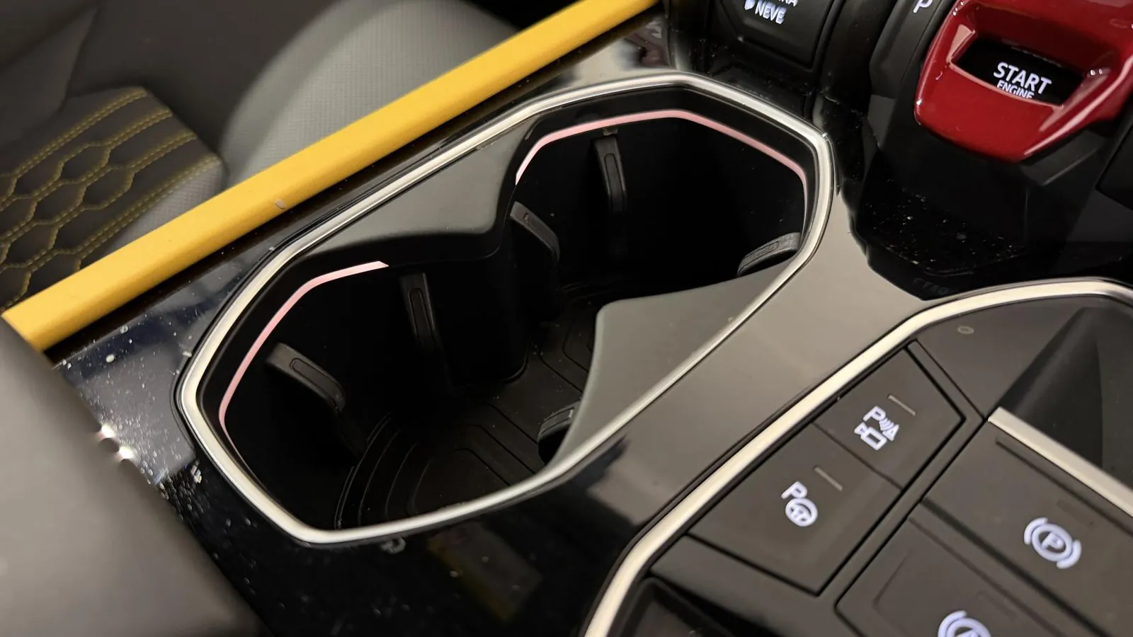 2025 Lamborghini Urus — Air vents in the centre console
