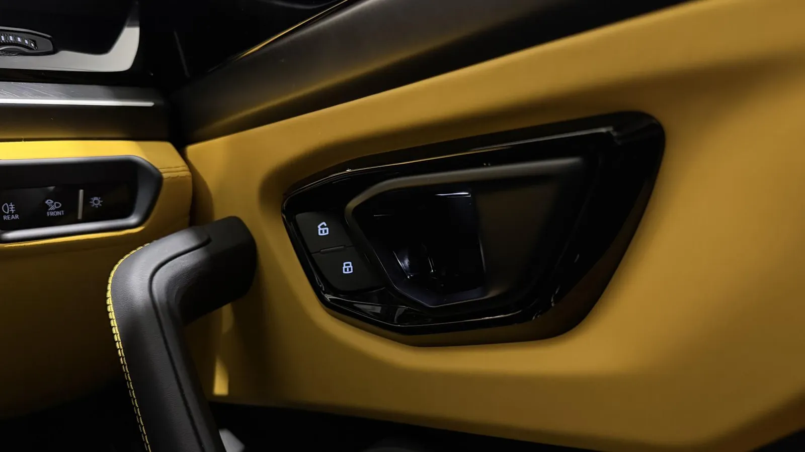 2025 Lamborghini Urus — Door pull and speaker grille