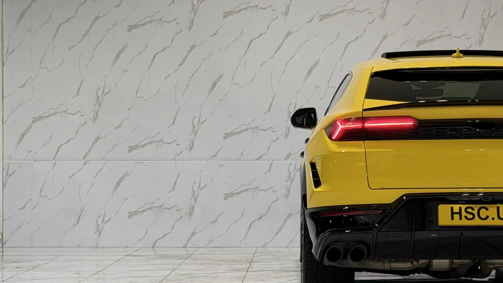 2025 Lamborghini Urus — Rear light cluster and tailgate