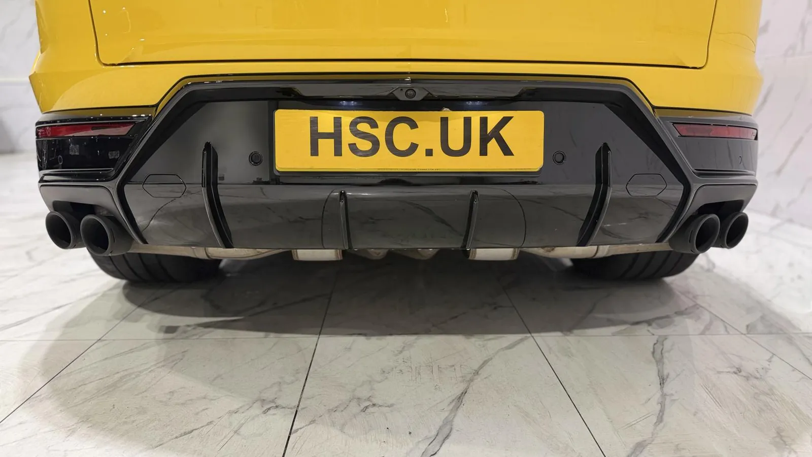 2025 Lamborghini Urus — Rear diffuser and exhaust outlets