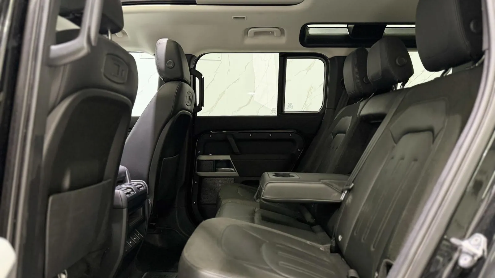 2020 Land Rover Defender 110 — photograph 11 of 56