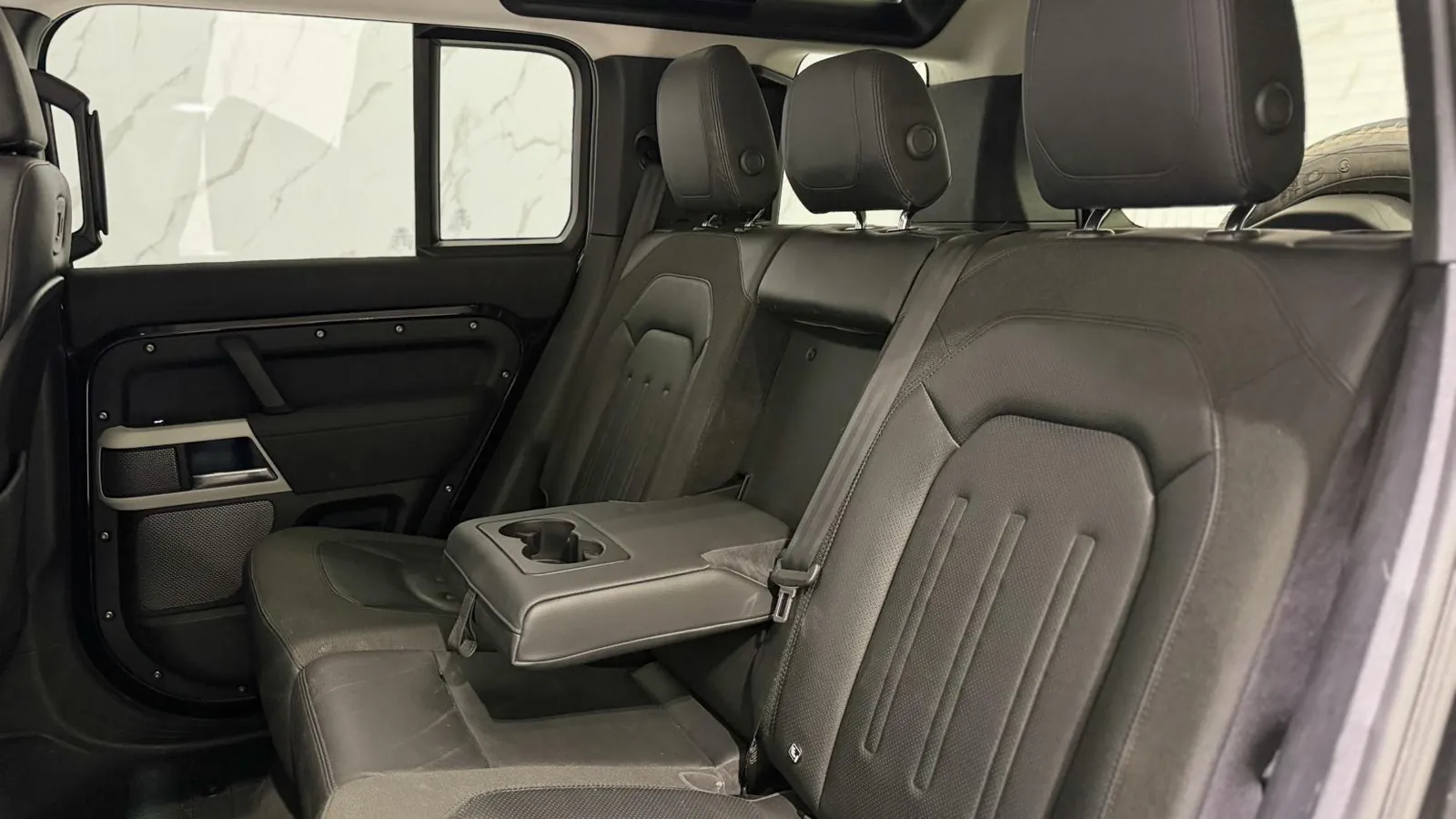 2020 Land Rover Defender 110 — photograph 12 of 56
