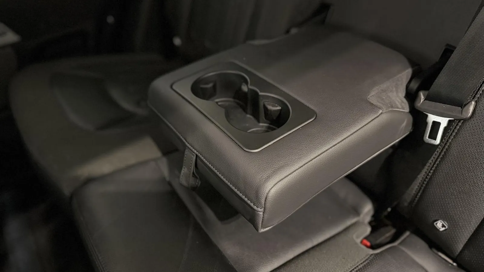2020 Land Rover Defender 110 — photograph 14 of 56