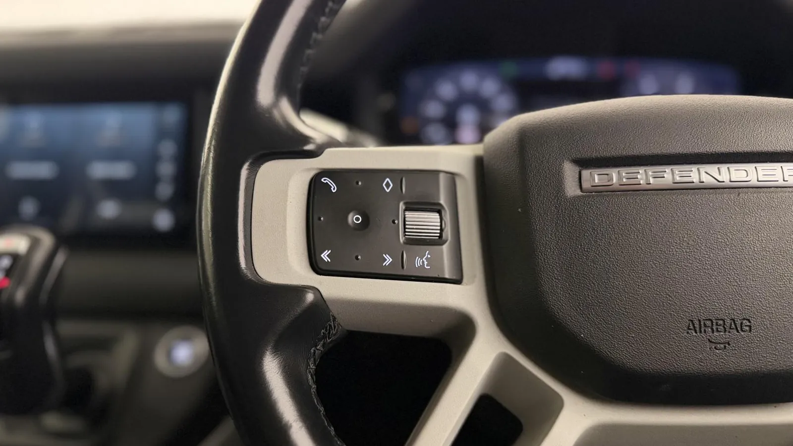 2020 Land Rover Defender 110 — photograph 15 of 56