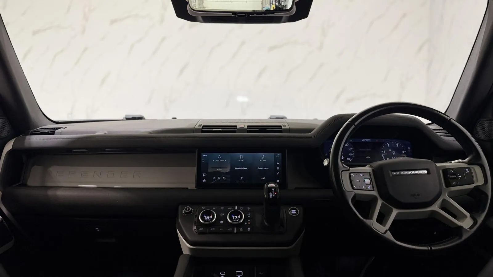 2020 Land Rover Defender 110 — photograph 18 of 56