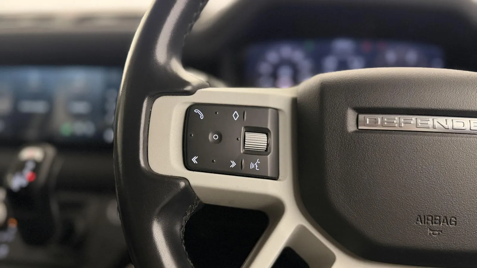 2020 Land Rover Defender 110 — photograph 12 of 45