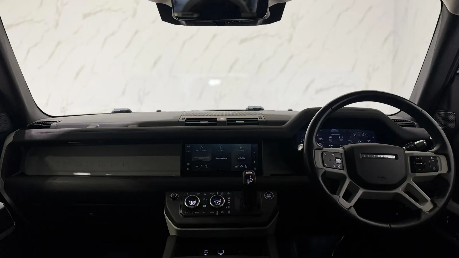 2020 Land Rover Defender 110 — photograph 15 of 45