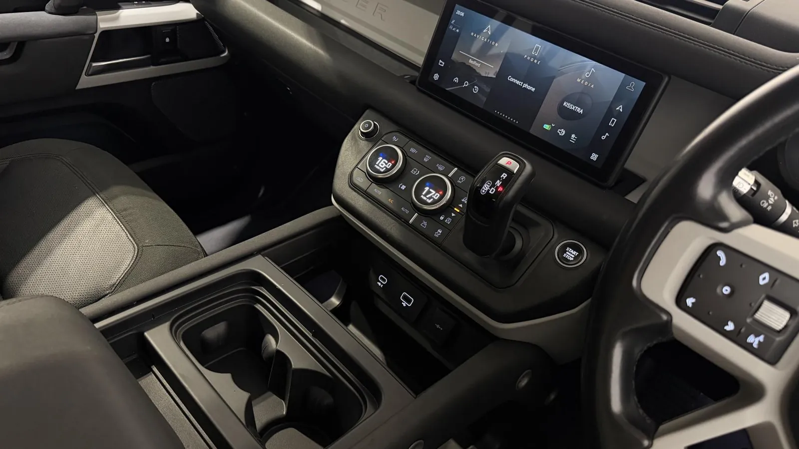 2020 Land Rover Defender 110 — photograph 20 of 45