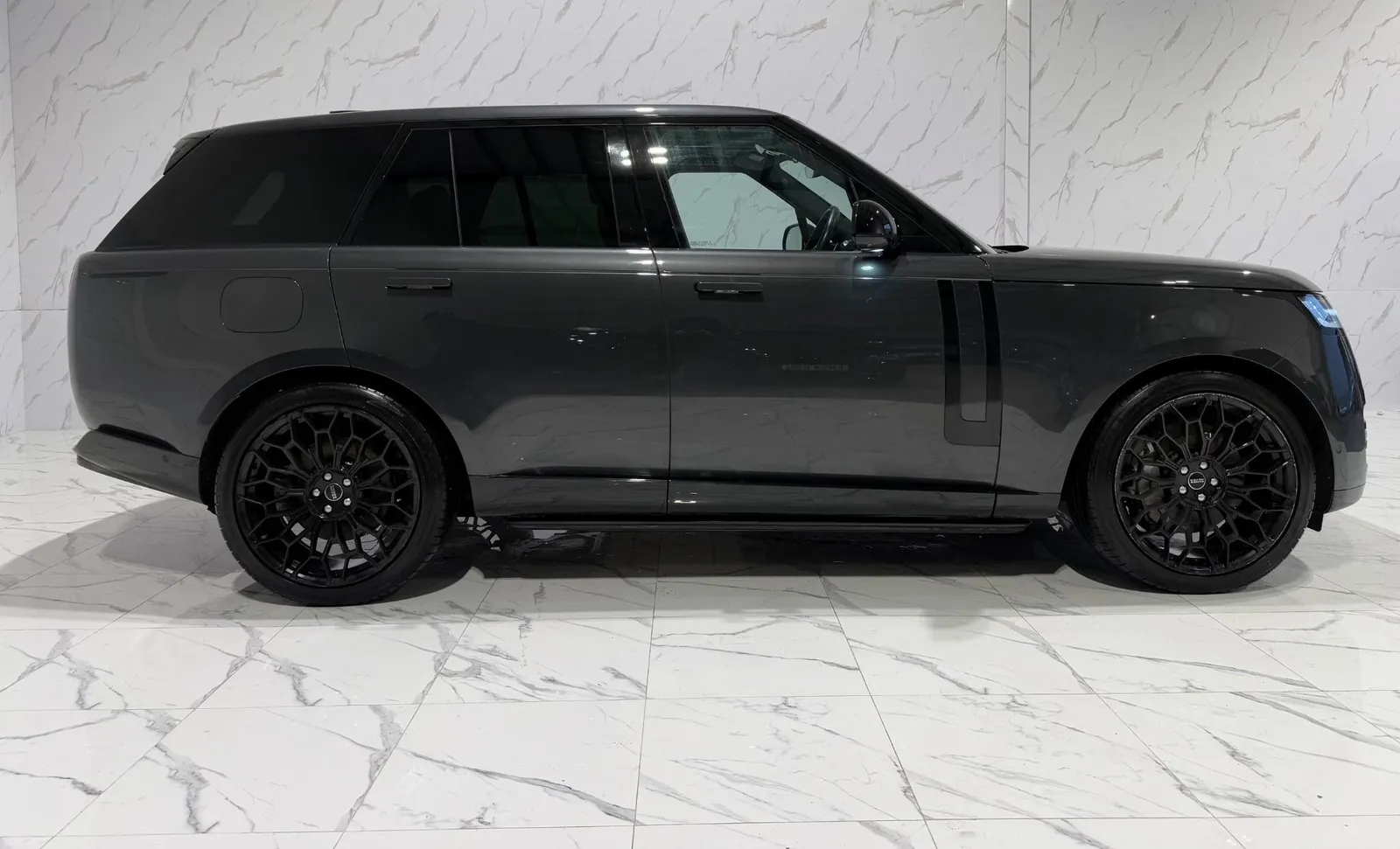2022 Land Rover Range Rover — Full side profile from the nearside