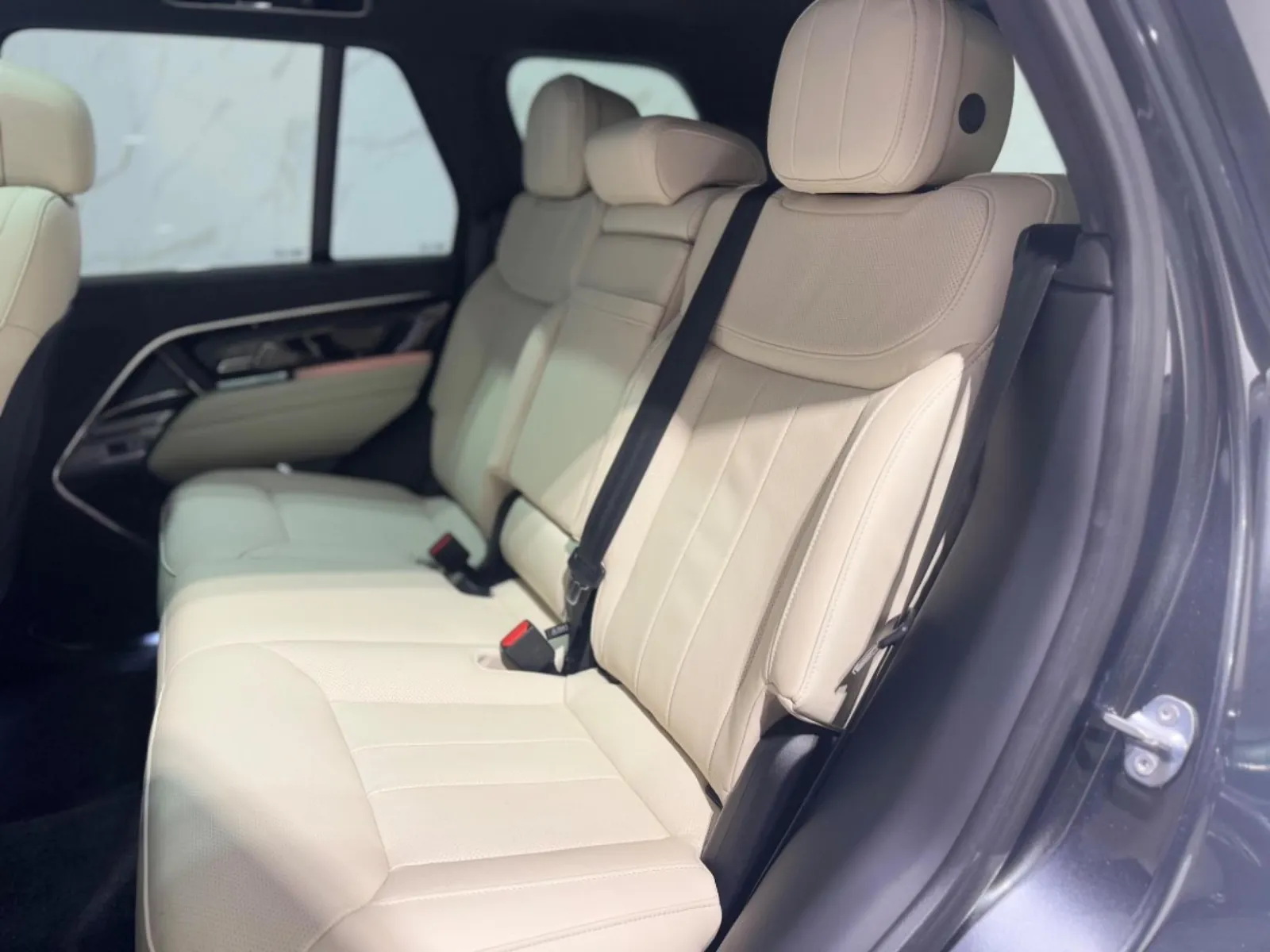 2022 Land Rover Range Rover — photograph 12 of 53