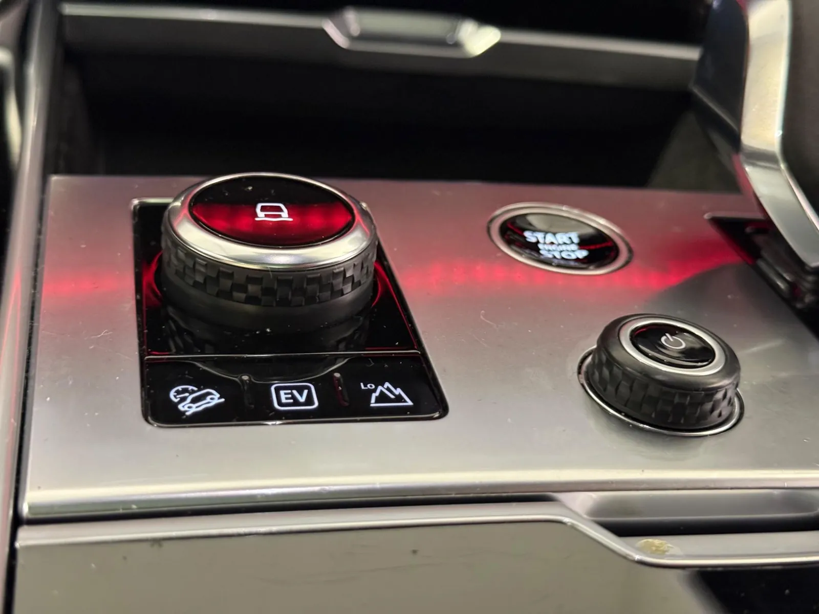 2022 Land Rover Range Rover — photograph 14 of 53