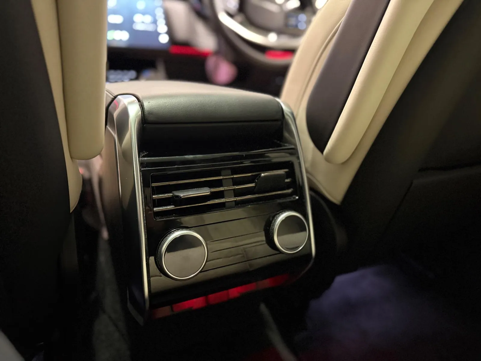 2022 Land Rover Range Rover — photograph 15 of 53