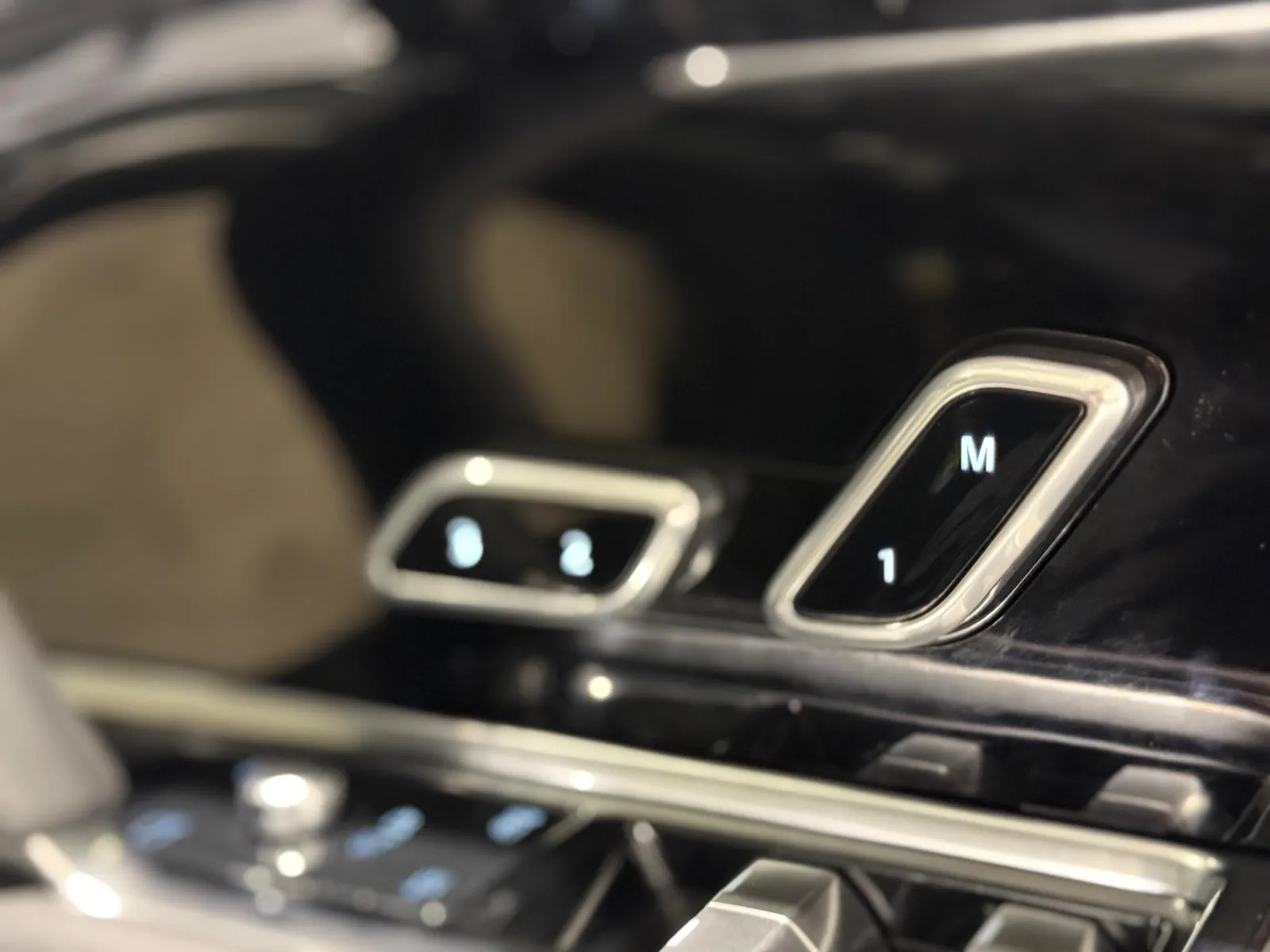 2022 Land Rover Range Rover — photograph 16 of 53