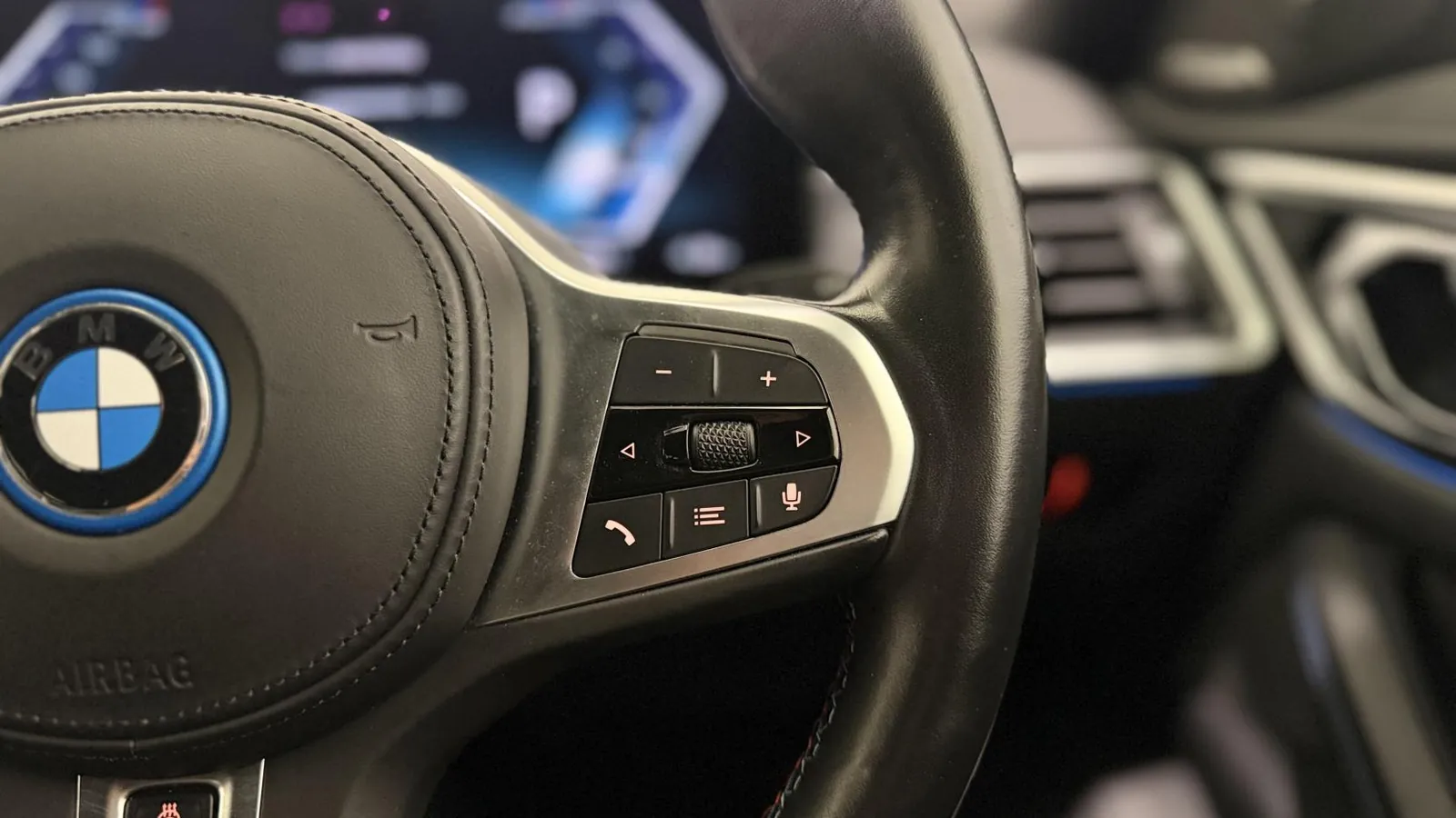 2023 BMW i4 — photograph 18 of 53