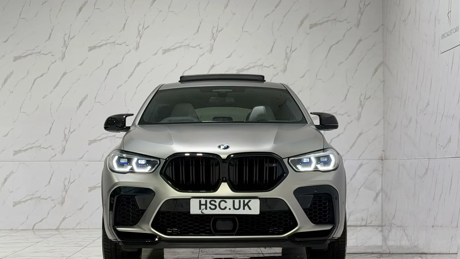 2022 BMW X6 M — Head-on view of the grille and headlights