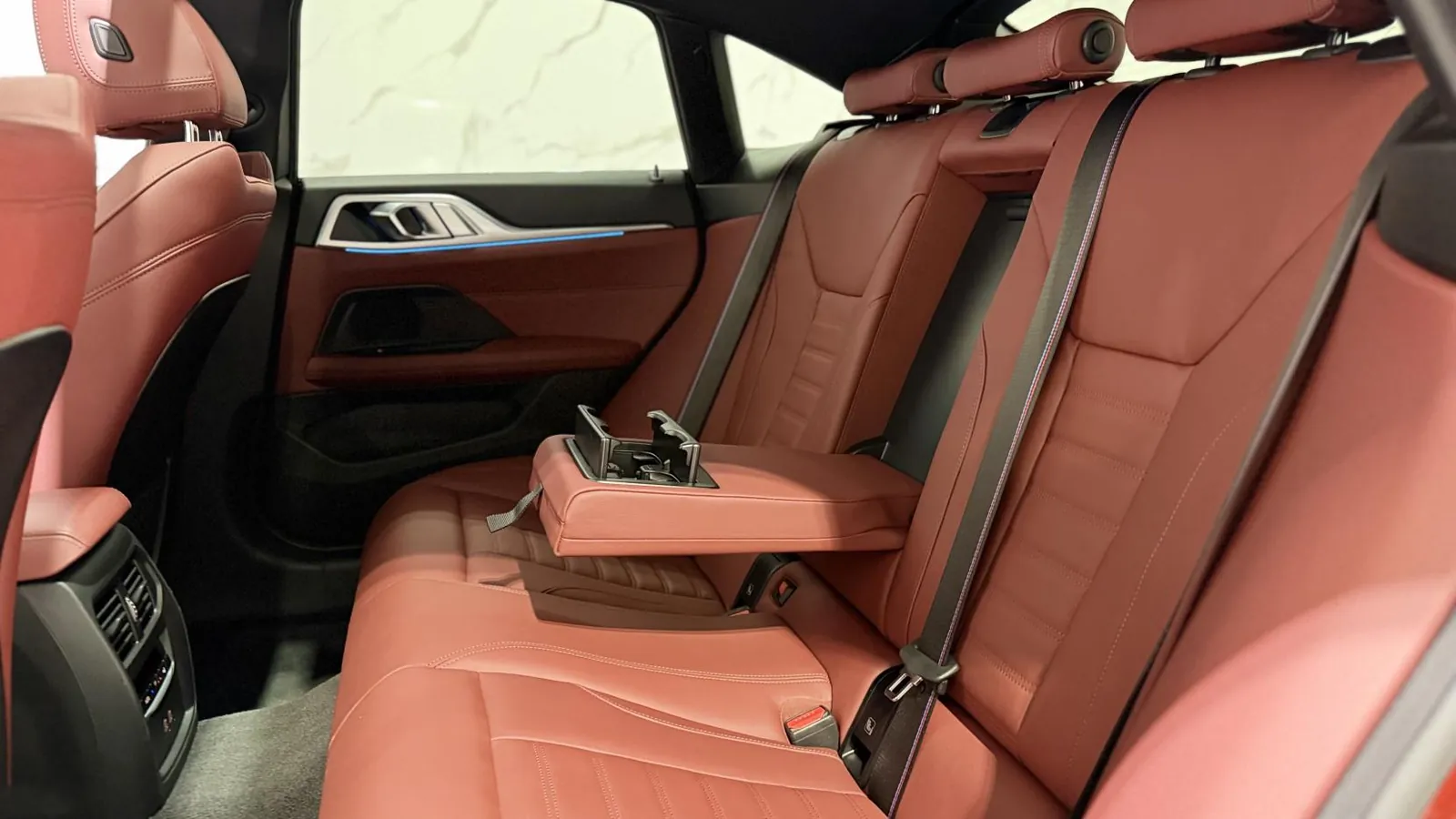 2023 BMW i4 — Rear bench with the centre armrest folded down