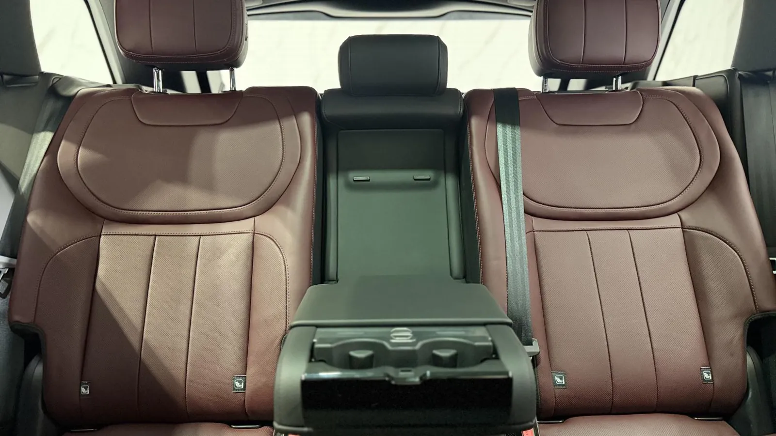 2023 Land Rover Range Rover Sport — Rear bench with the centre armrest folded down