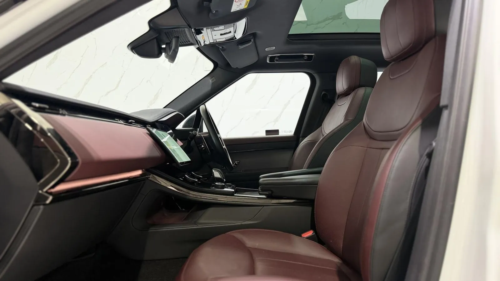 2023 Land Rover Range Rover Sport — photograph 11 of 54