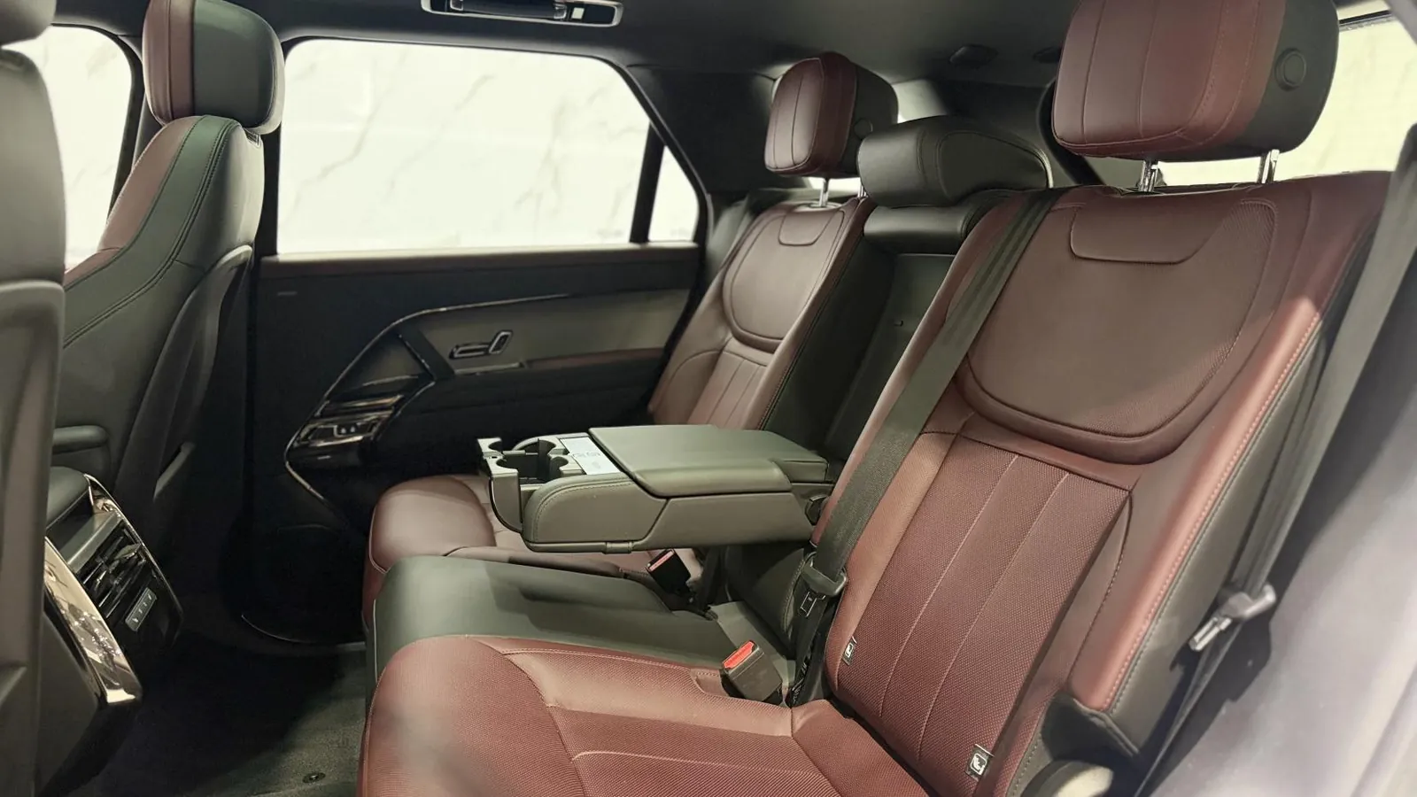 2023 Land Rover Range Rover Sport — photograph 13 of 54