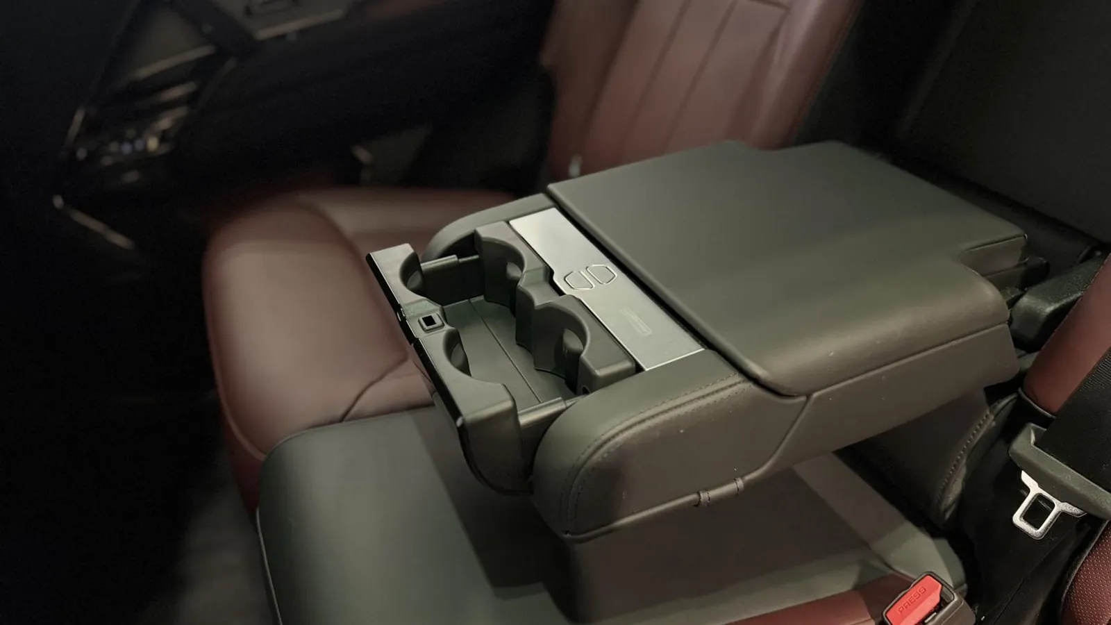 2023 Land Rover Range Rover Sport — photograph 14 of 54